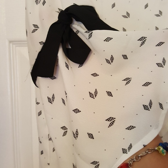 Pretty blouse - Picture 2 of 6